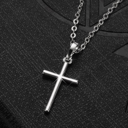 Celestia – Collar con Colgante Cruz Refinado