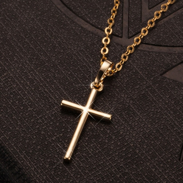 Celestia – Collar con Colgante Cruz Refinado