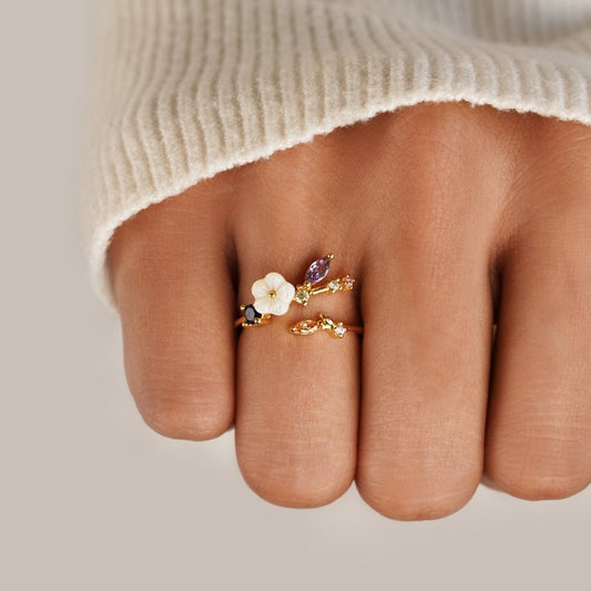 Leah - Anillo dorado con flor de cristal blanco