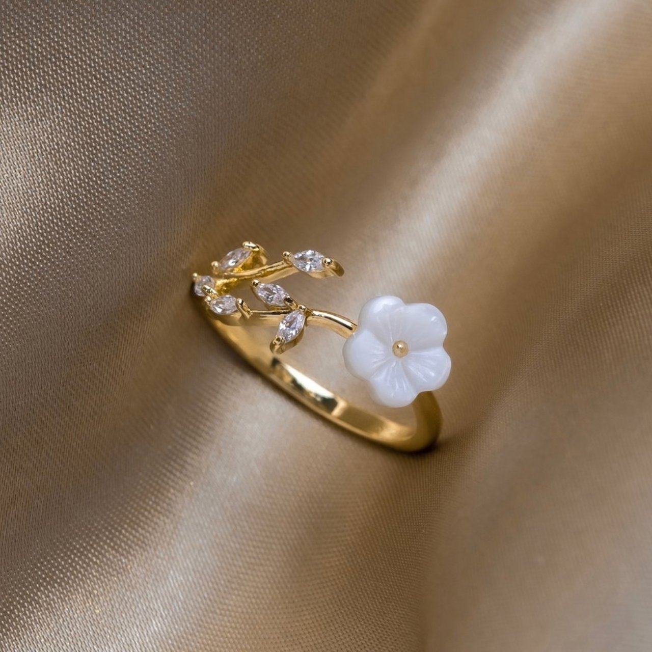 Anillo Wildflower - Anillo de pétalo de cristal con concha