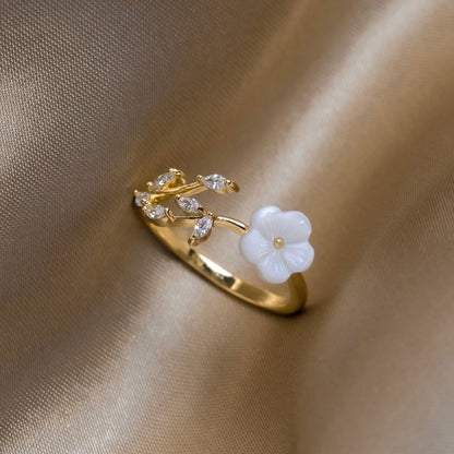 Anillo Wildflower - Anillo de pétalo de cristal con concha
