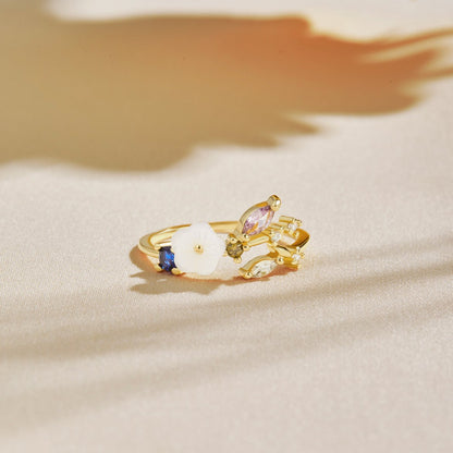 Leah - Anillo dorado con flor de cristal blanco