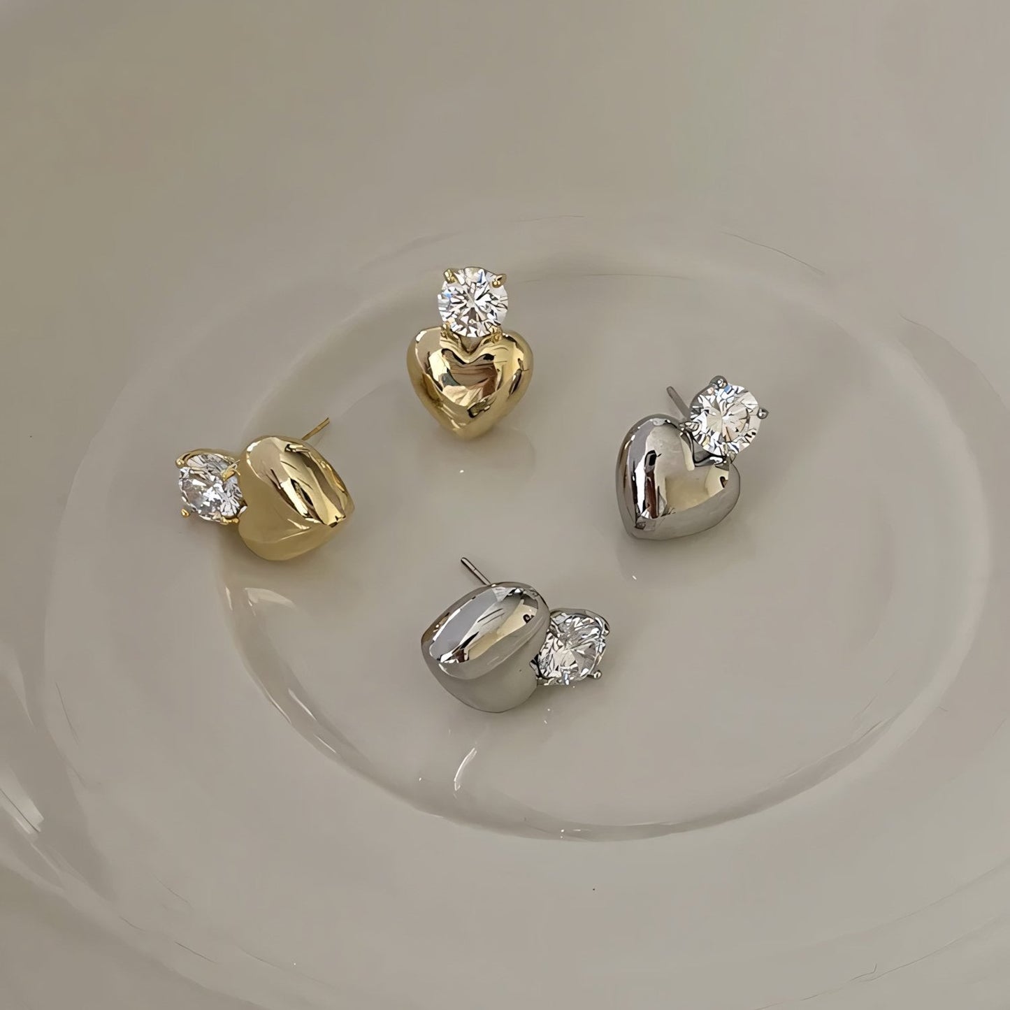 Coralie – Mini Pendientes Corazón Dorados