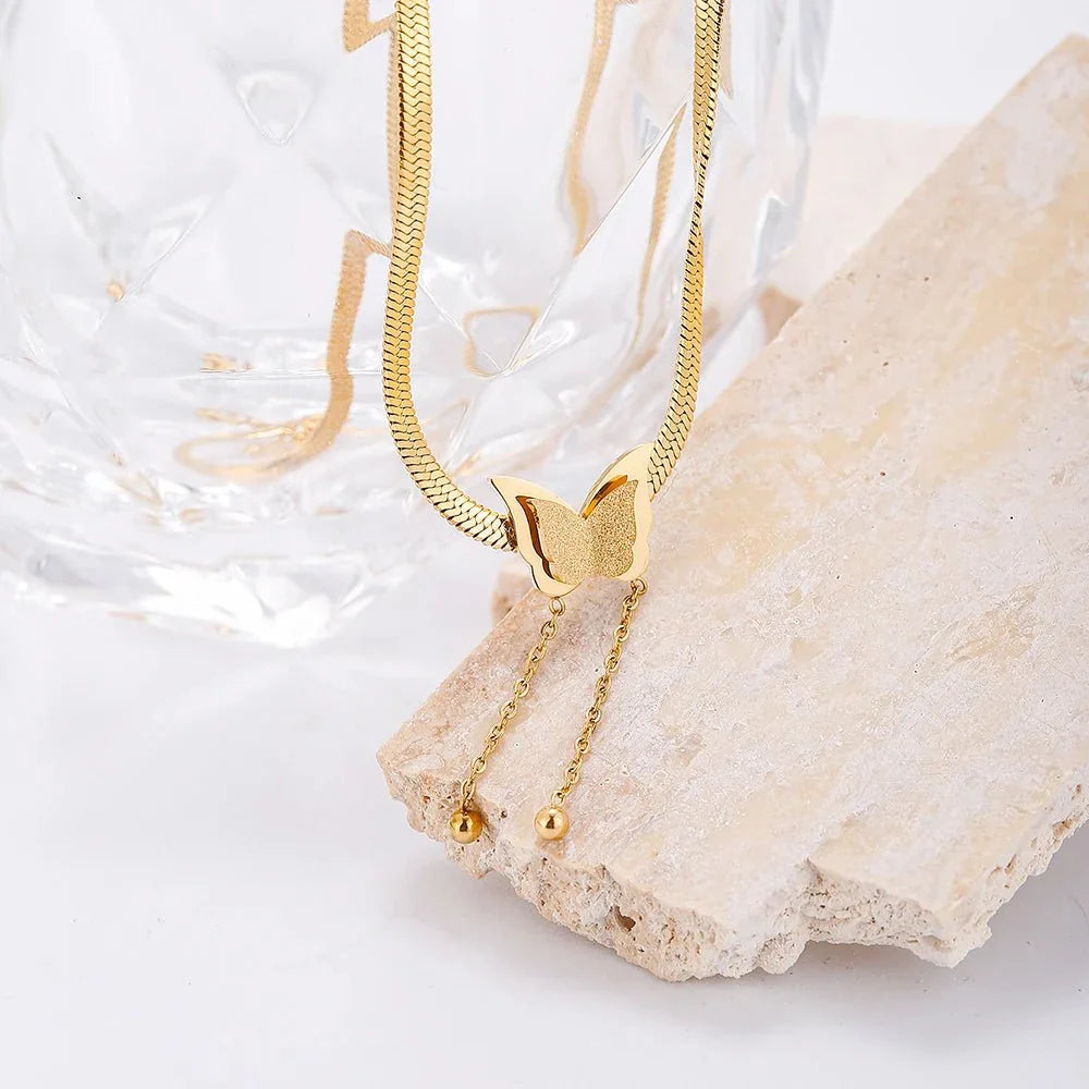 Nessa – Collar Mariposa Pendiente
