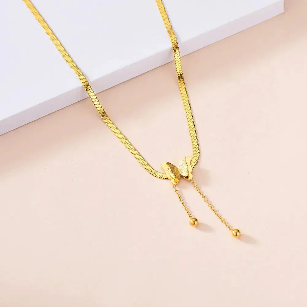 Nessa – Collar Mariposa Pendiente