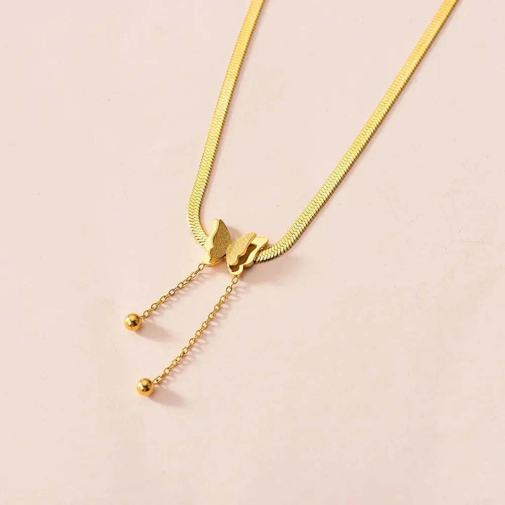 Nessa – Collar Mariposa Pendiente