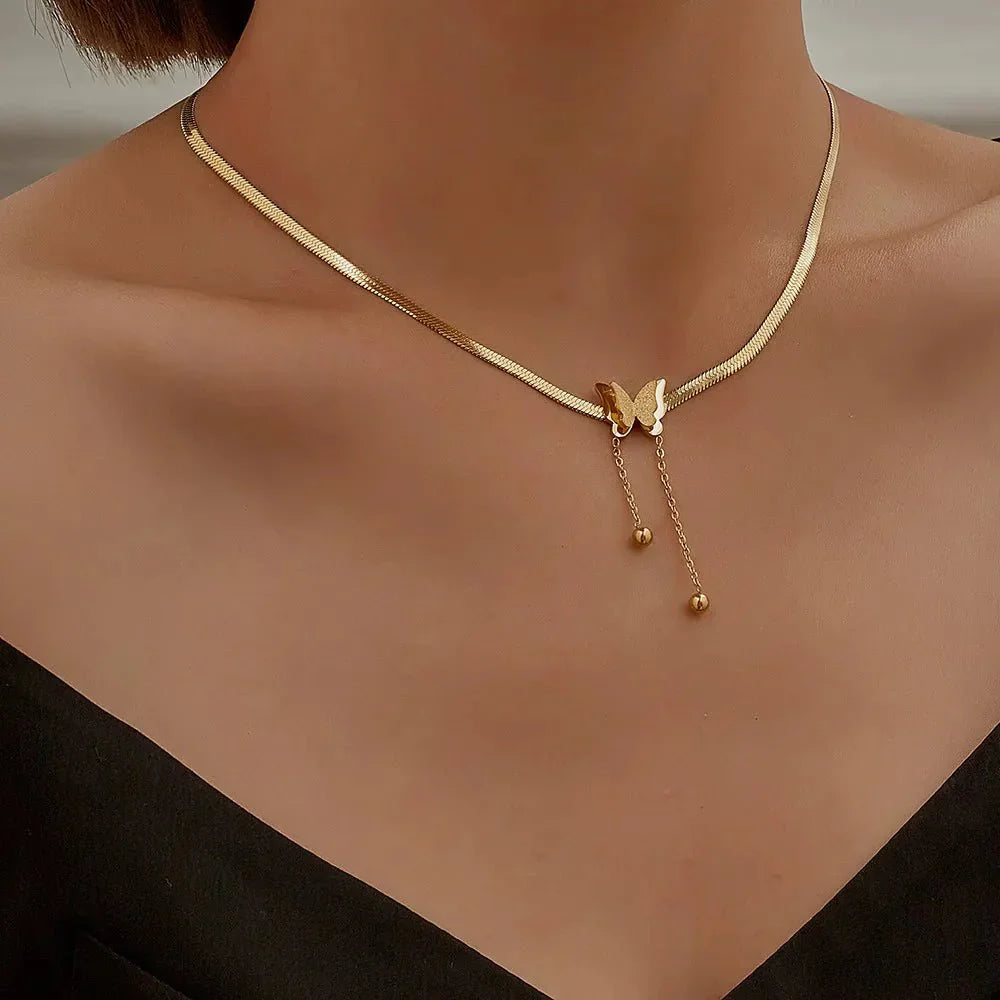 Nessa – Collar Mariposa Pendiente