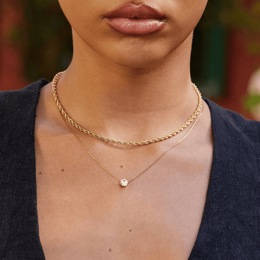 Amaris – Collar Dorado Cristal Redondo Elegante
