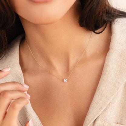 Amaris – Collar Dorado Cristal Redondo Elegante
