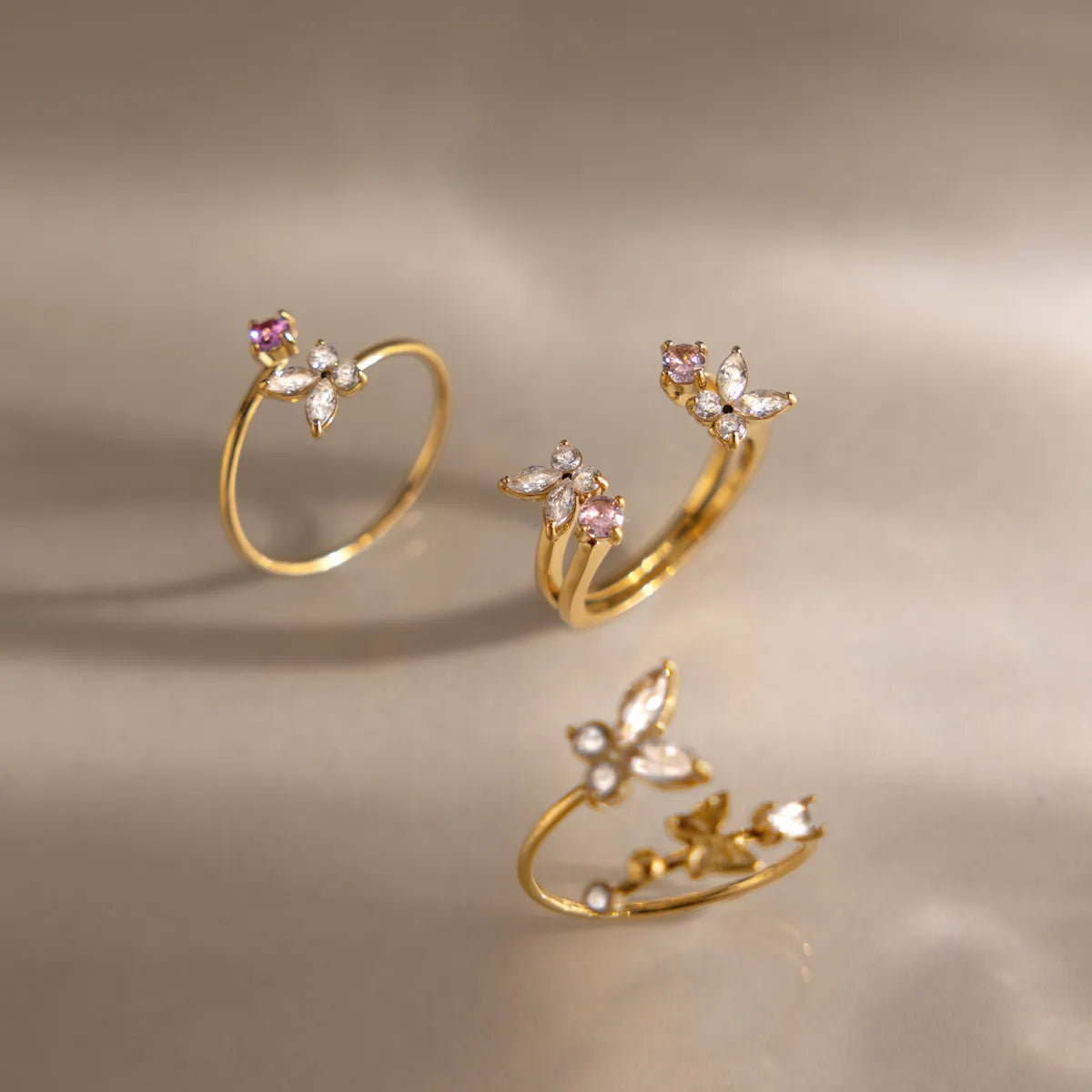 Anillo Abierto de Mujer con Motivo de Mariposa y Flor