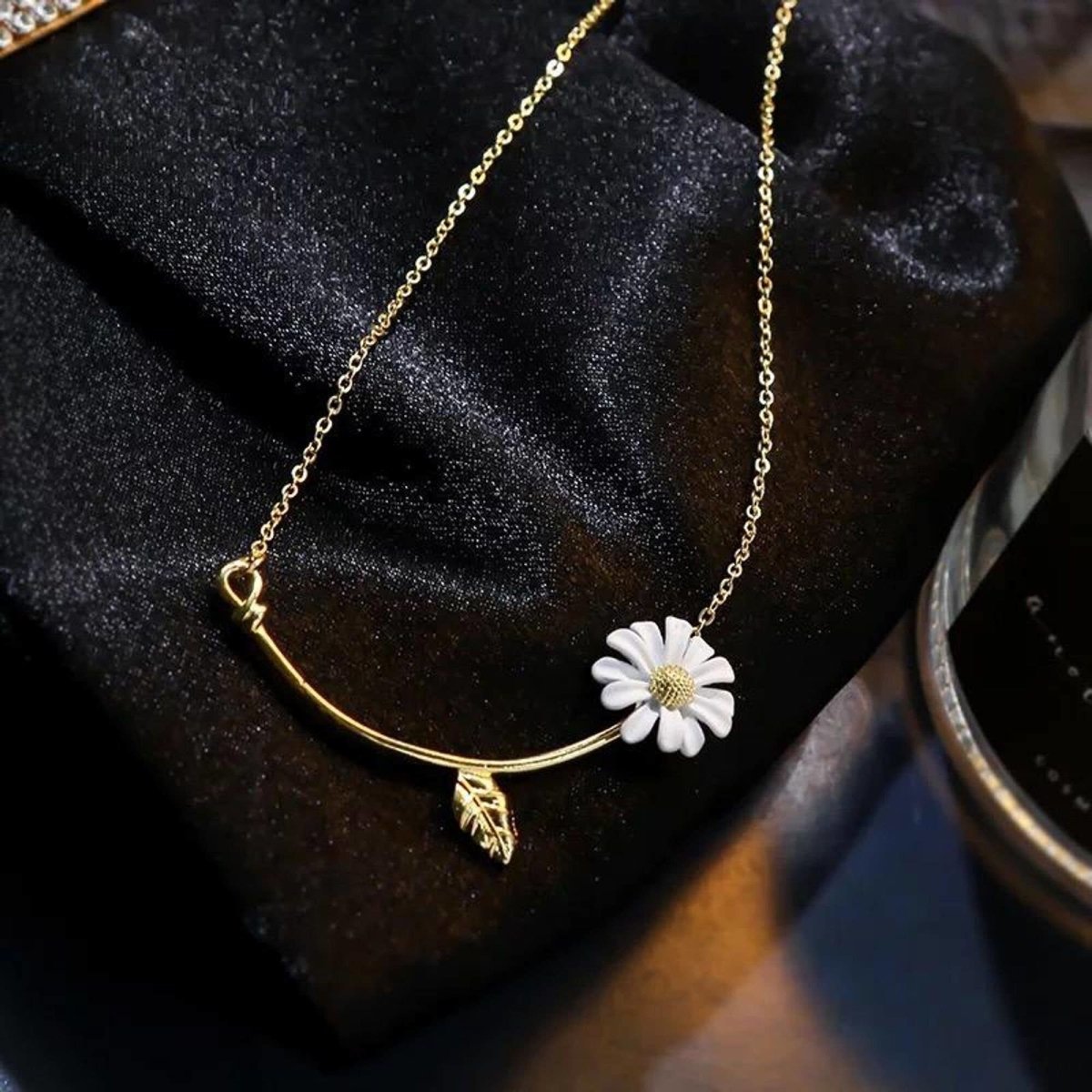 Azadeh - Collar de Margarita y Hoja