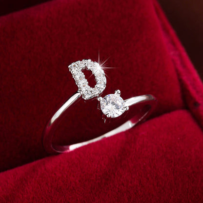 Nova – Anillo Moderno Abierto con Inicial y Circonitas