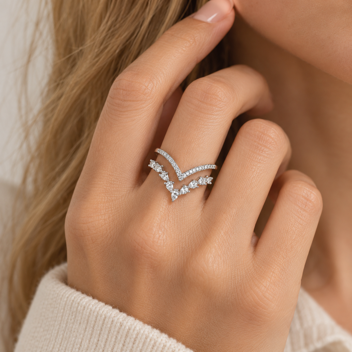 Dama Anillo Doble V Ajustable con Adornos de Piedra