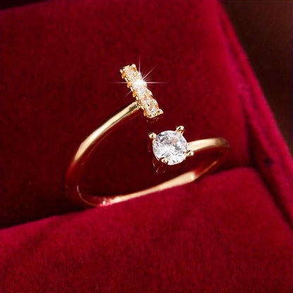 Nova – Anillo Moderno Abierto con Inicial y Circonitas