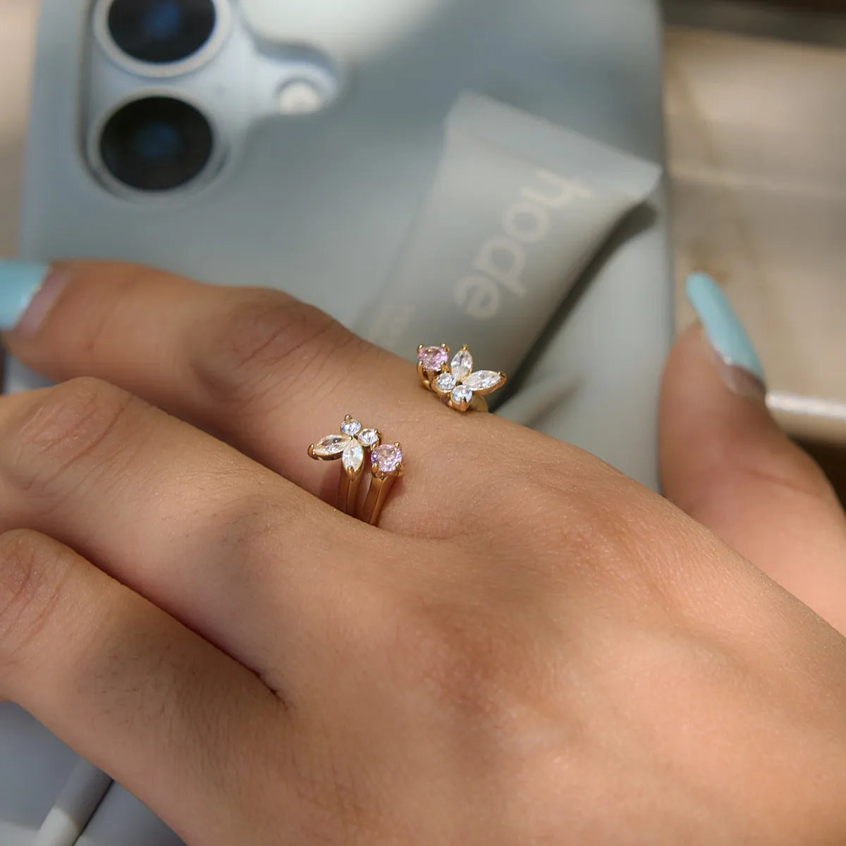 Anillo Abierto de Mujer con Motivo de Mariposa y Flor
