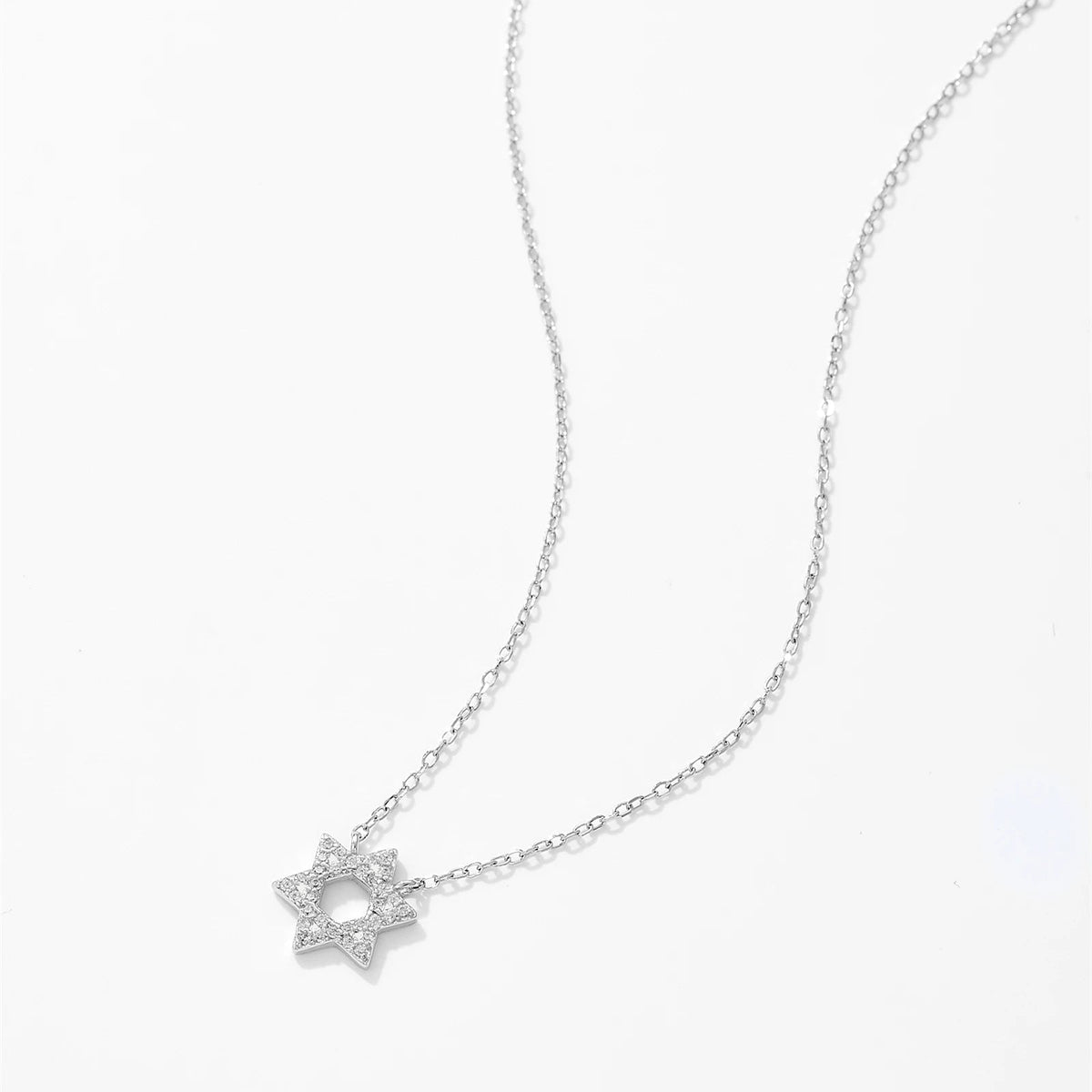 Collar de Estrella para Mujeres con Colgante de Seis Puntas y Acentos de Piedra