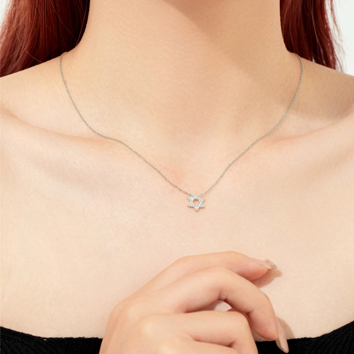 Collar de Estrella para Mujeres con Colgante de Seis Puntas y Acentos de Piedra
