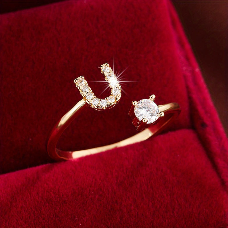 Nova – Anillo Moderno Abierto con Inicial y Circonitas