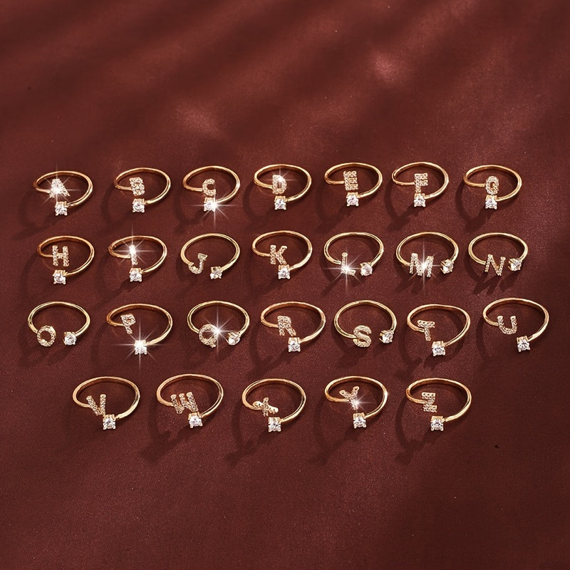 Nova – Anillo Moderno Abierto con Inicial y Circonitas