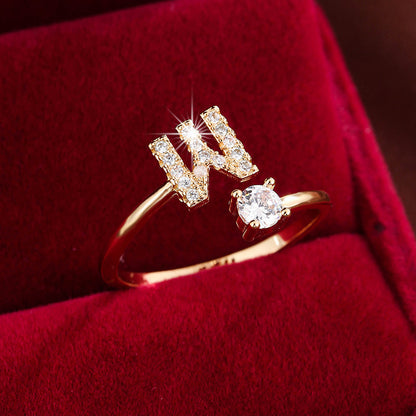 Nova – Anillo Moderno Abierto con Inicial y Circonitas