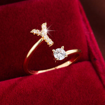 Nova – Anillo Moderno Abierto con Inicial y Circonitas