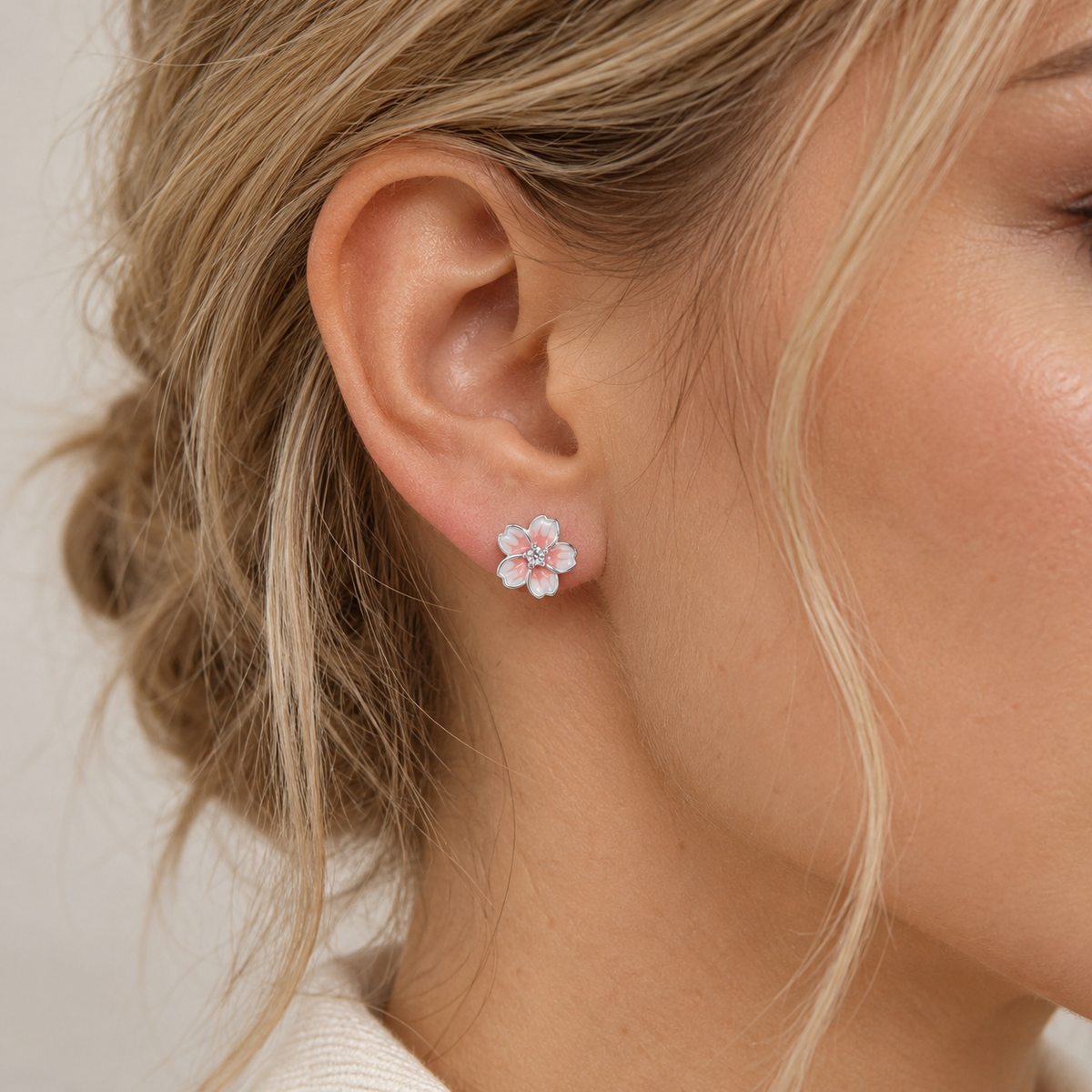 Damas Aretes de Flor de Cerezo con Degradado y Acentos de Piedra