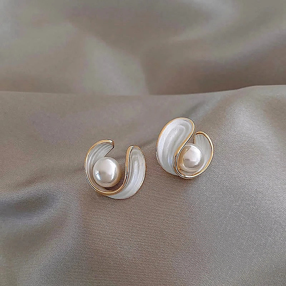 Pendientes de Mujer con Detalle de Perla Redonda y Doble Marco Curvado