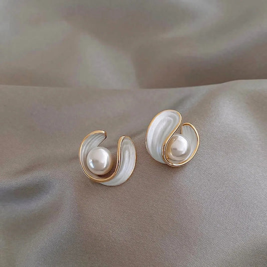 Alina – Pendientes Lujosos en Ópalo Blanco, Perla y Dorado