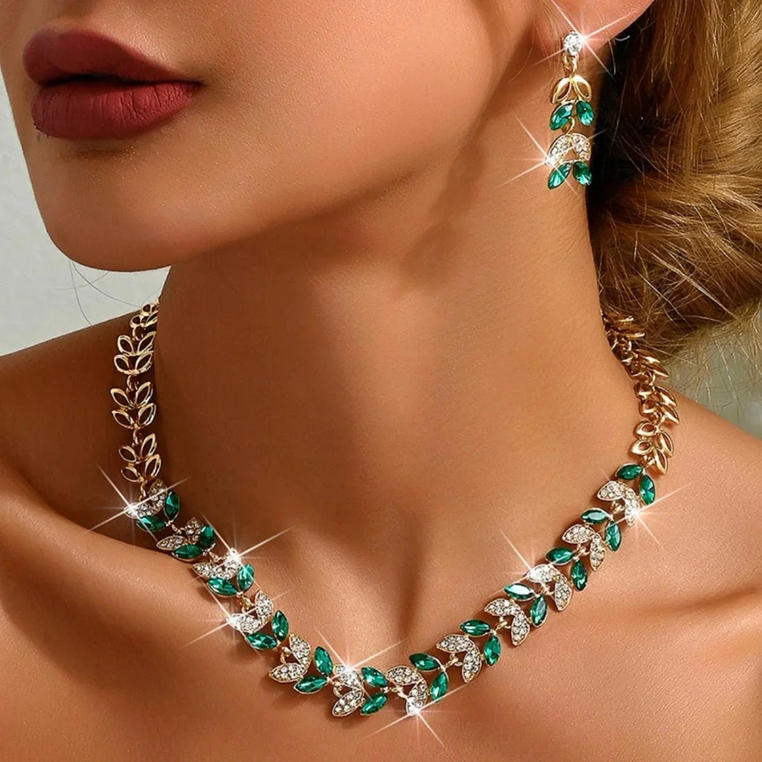 Conjunto de collar y pendientes de 3 piezas para mujeres con diseño de hoja y detalles de piedra