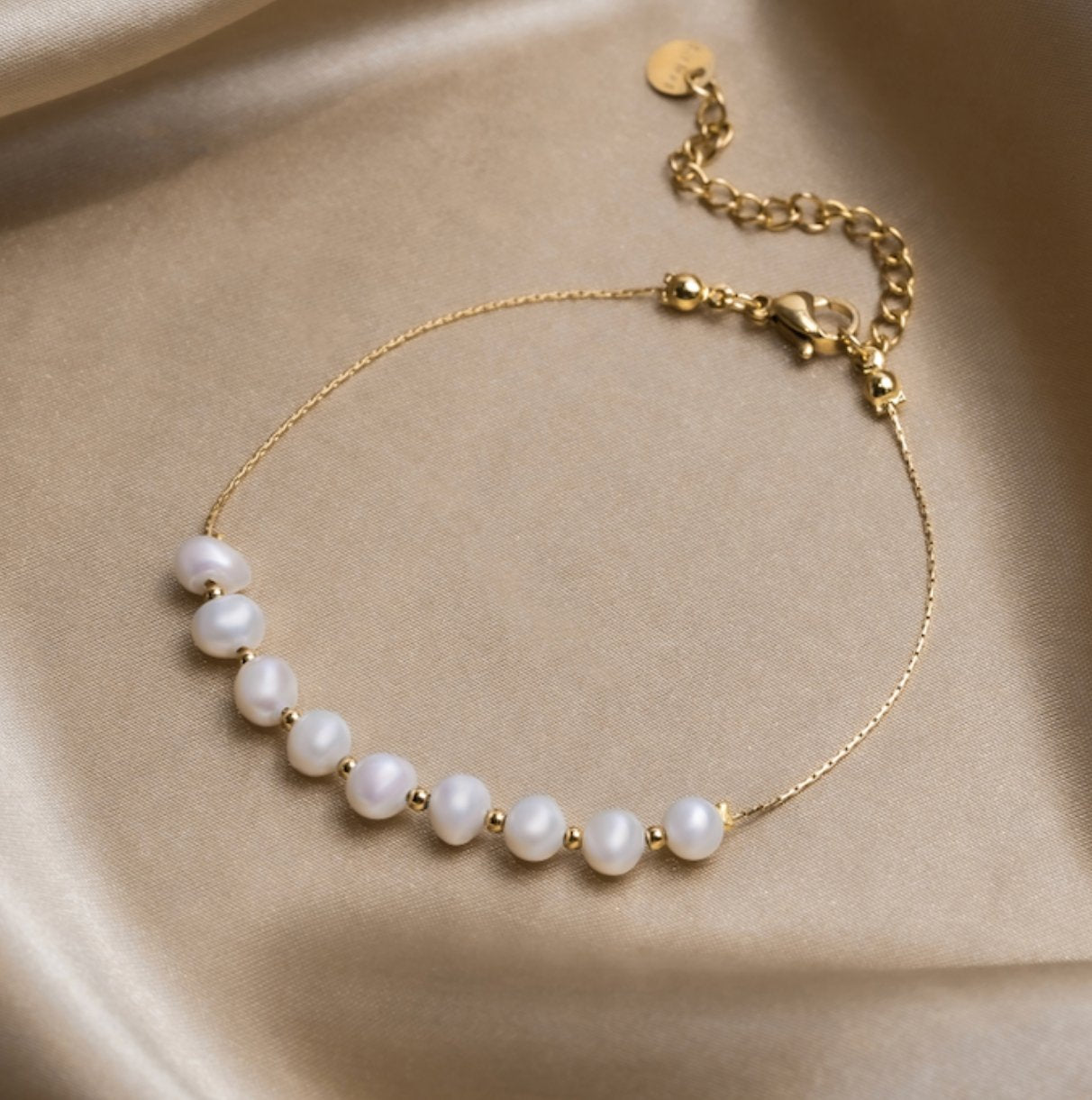 Saphira – Pulsera de Perlas Nacaradas Brillantes