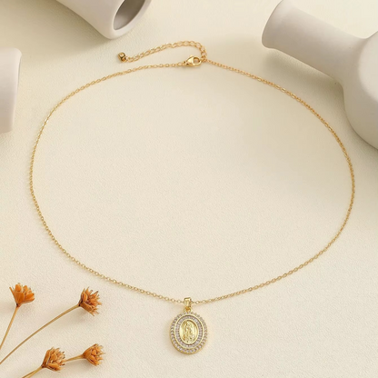 Carmelle – Collar Vintage con Medalla de la Virgen María