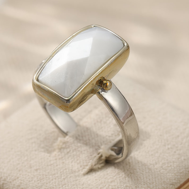 Anillo Geométrico de Mujer con Moonstone y Diseño Boho