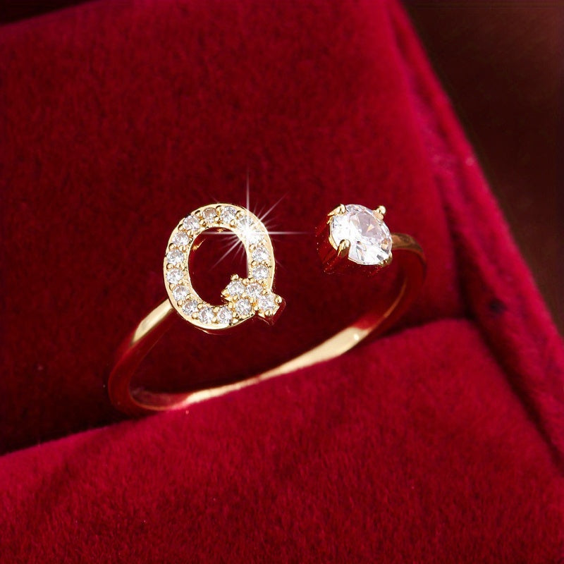 Nova – Anillo Moderno Abierto con Inicial y Circonitas