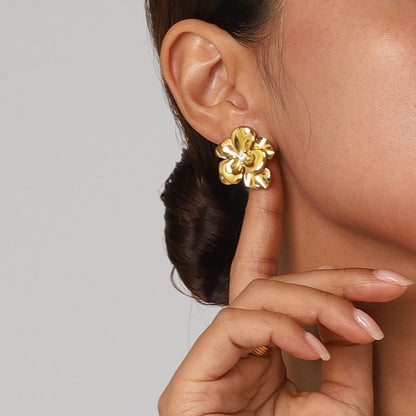 Amelia – Bisutería de Pendientes Florales Elegantes