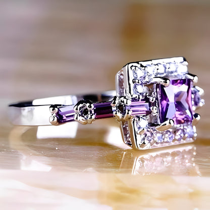 Lyra – Anillo Cuadrado en Ametista Cristal