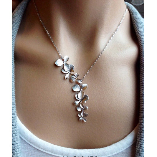 Lilou – Collar vintage plateado con flor