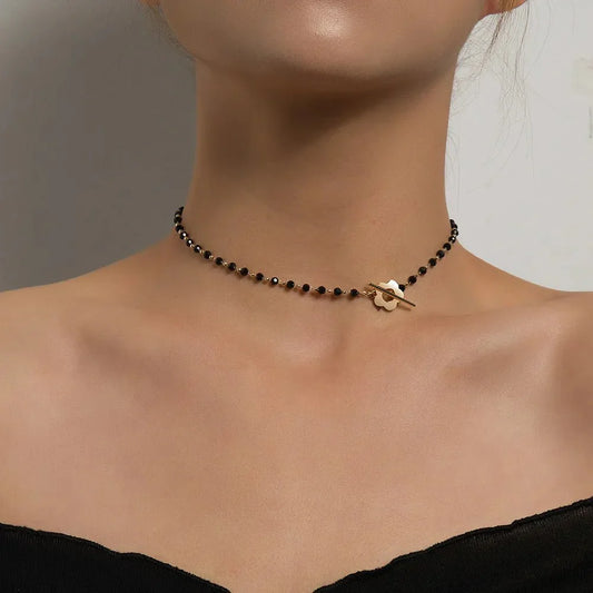 Naya – Collar Cuello Floral con Cierre Flor