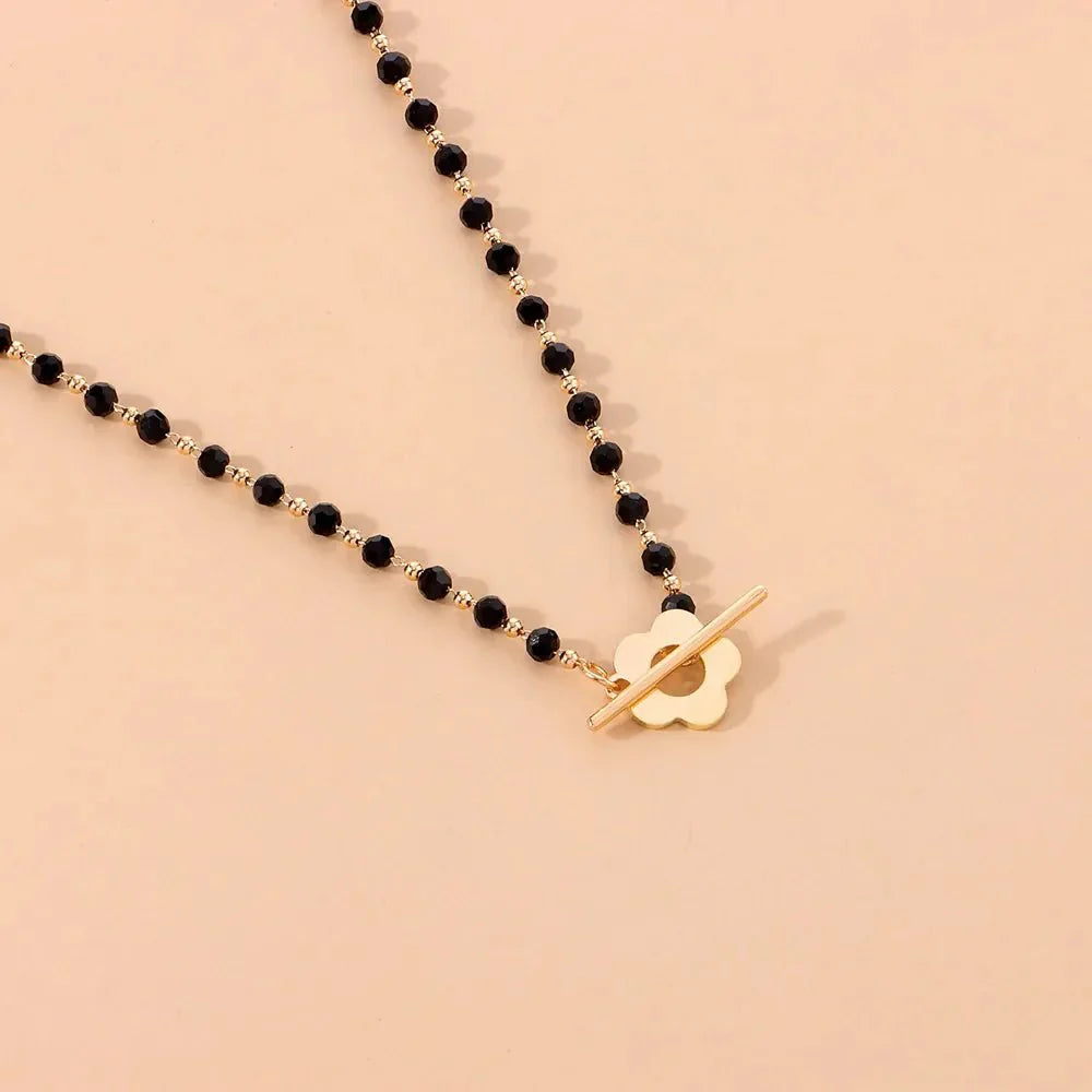 Naya – Collar Cuello Floral con Cierre Flor