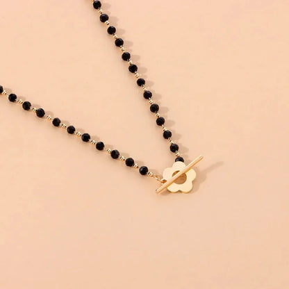 Naya – Collar Cuello Floral con Cierre Flor