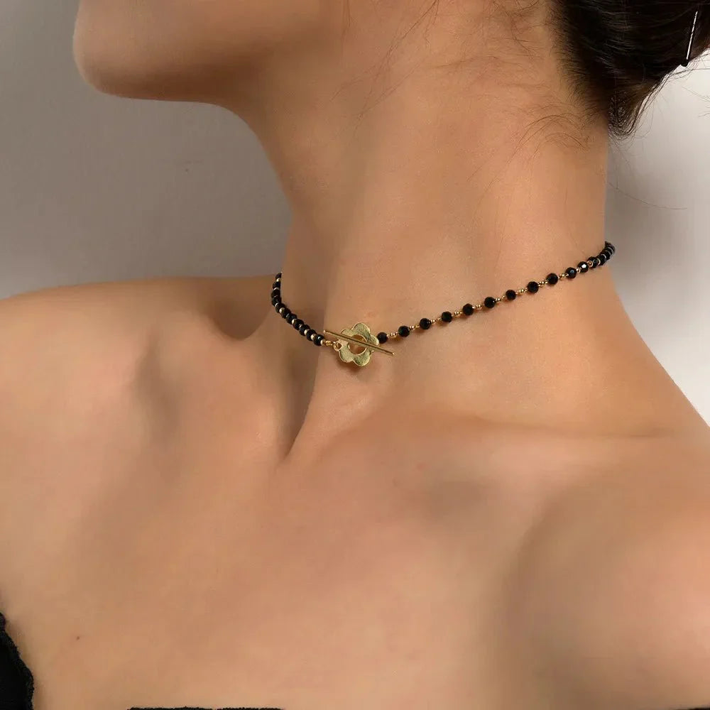 Naya – Collar Cuello Floral con Cierre Flor