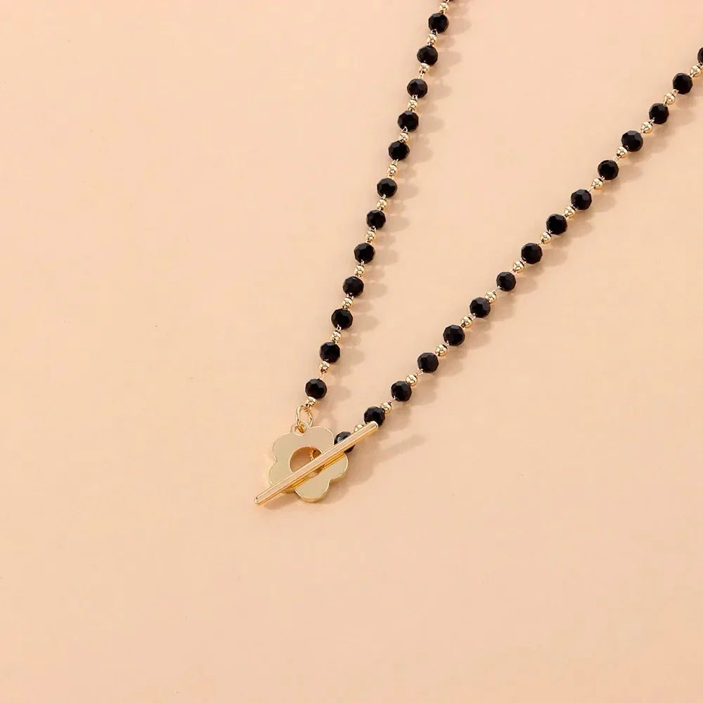 Naya – Collar Cuello Floral con Cierre Flor
