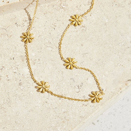 Joyce – Collar Flor en Oro 18K