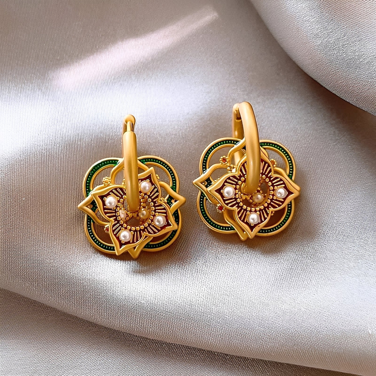 Pendientes Jhumka para mujeres con diseño geométrico Rangoli y detalles ornamentales