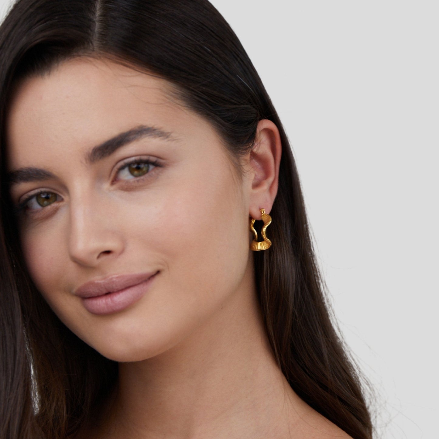 Anja – Criollas Doradas con Diseño Ondulado