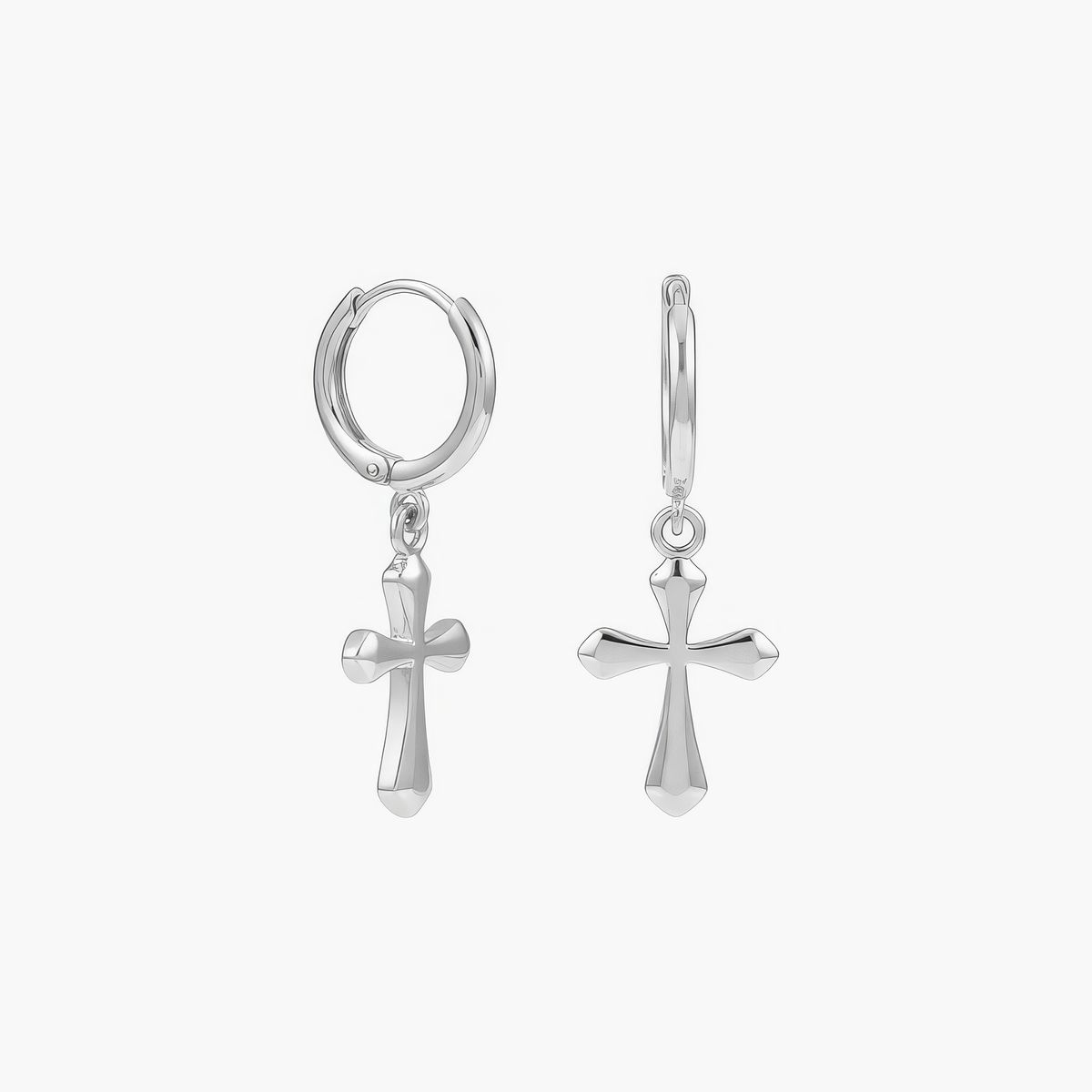 Pendientes Huggie de Mujer con Colgante de Cruz Esculpido