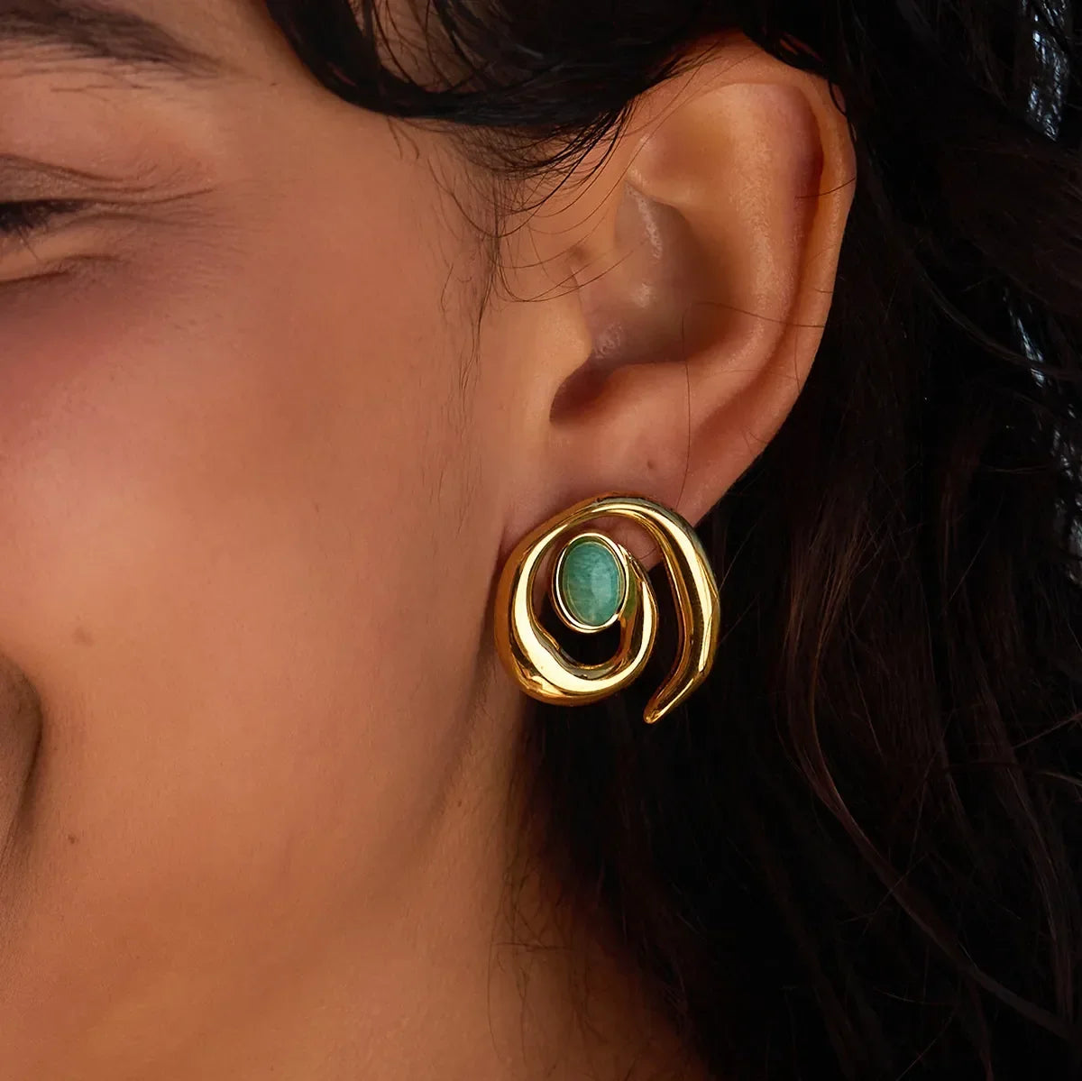 Pendientes de Clip para Mujeres con Diseño en Espiral y Piedra Central Ovalada