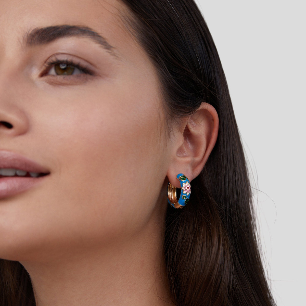Aretes de Mujer con Diseño de Flor Multicolor y Hoop Ancho