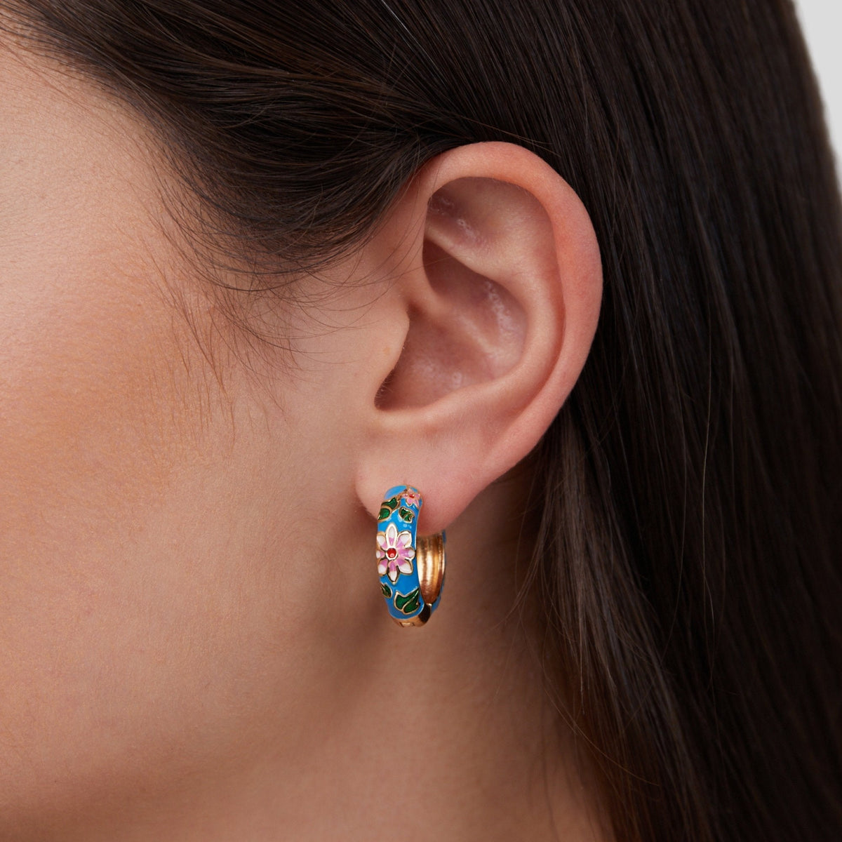Aretes de Mujer con Diseño de Flor Multicolor y Hoop Ancho