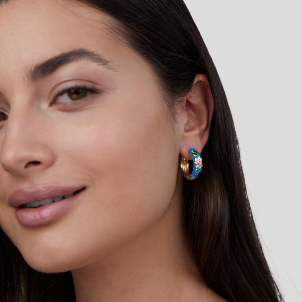 Aretes de Mujer con Diseño de Flor Multicolor y Hoop Ancho