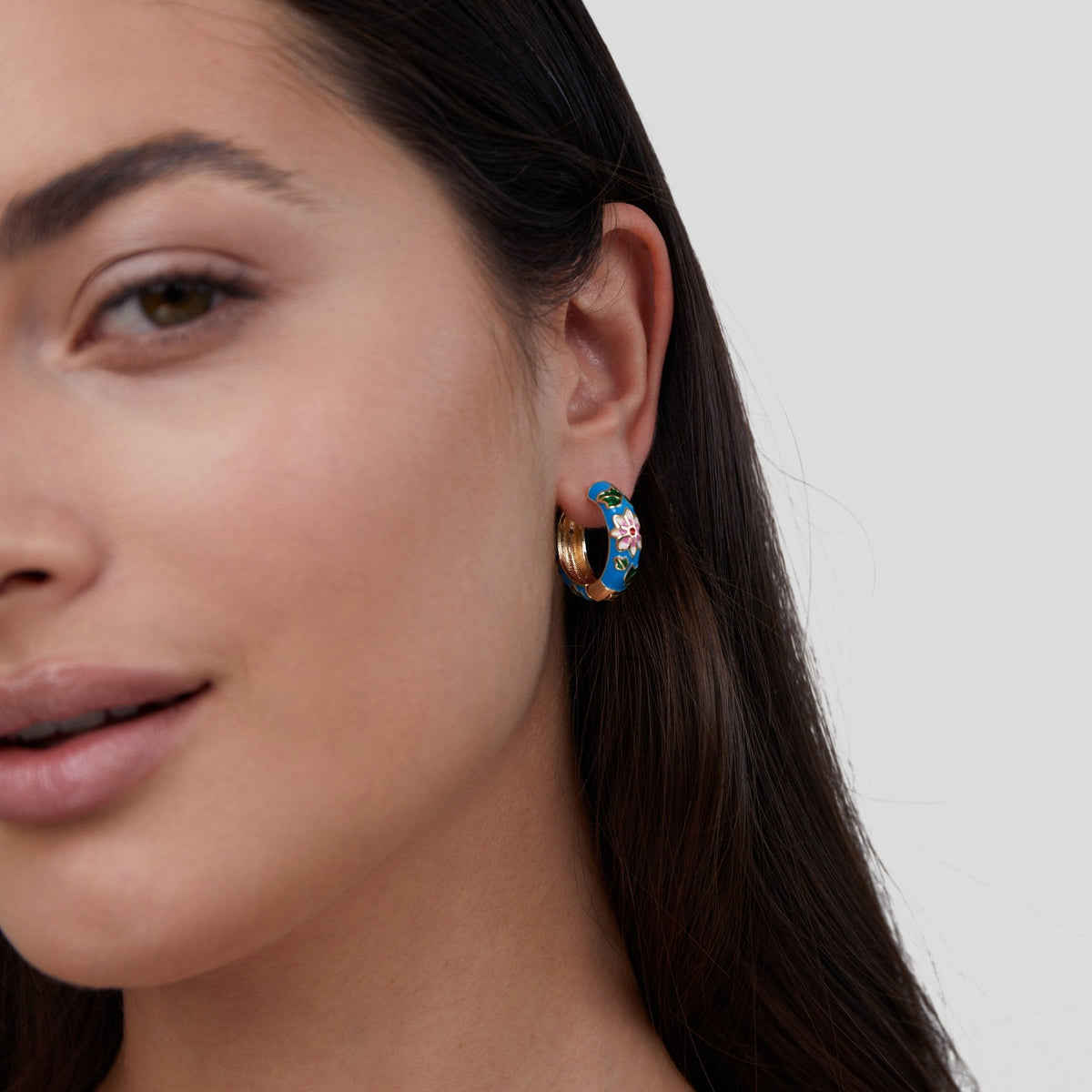 Aretes de Mujer con Diseño de Flor Multicolor y Hoop Ancho